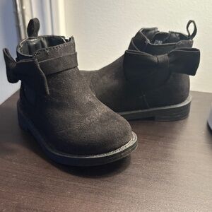 GAP bow shoes size 5